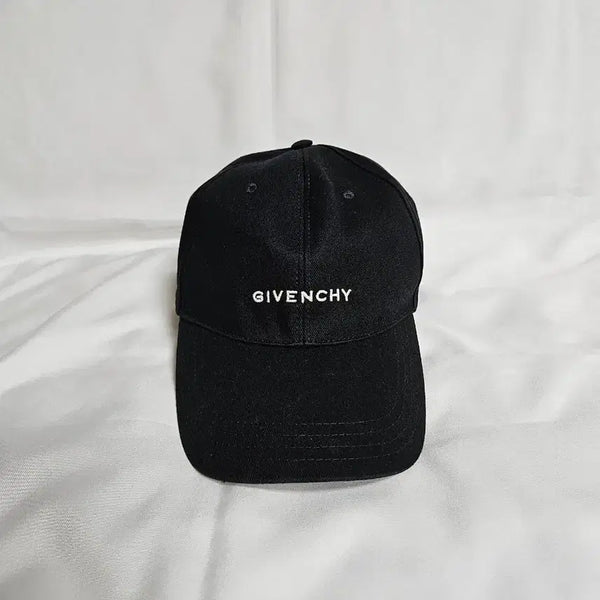 [BUNJANG] Givenchy Curved Embroidered Logo Ball Cap Black / 지방시 커브드 자수로고 모자 볼캡 블랙