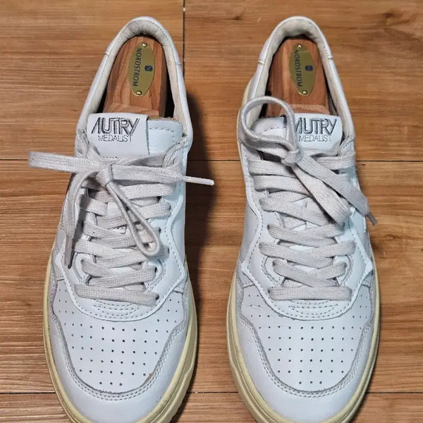 [BUNJANG] Autry Medalist Sneakers (Size 40) / 오트리 메달리스트 260(40사이즈)