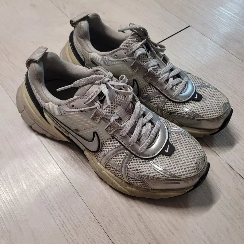 [BUNJANG] Nike V2K Run Summit White Metallic Silver / 나이키 V2K 런 써밋 화이트 메탈릭 실버 235