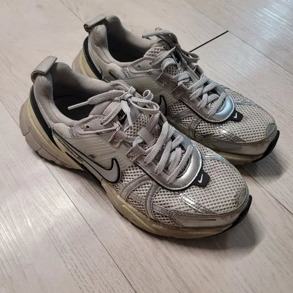[BUNJANG] Nike V2K Run Summit White Metallic Silver / 나이키 V2K 런 써밋 화이트 메탈릭 실버 235