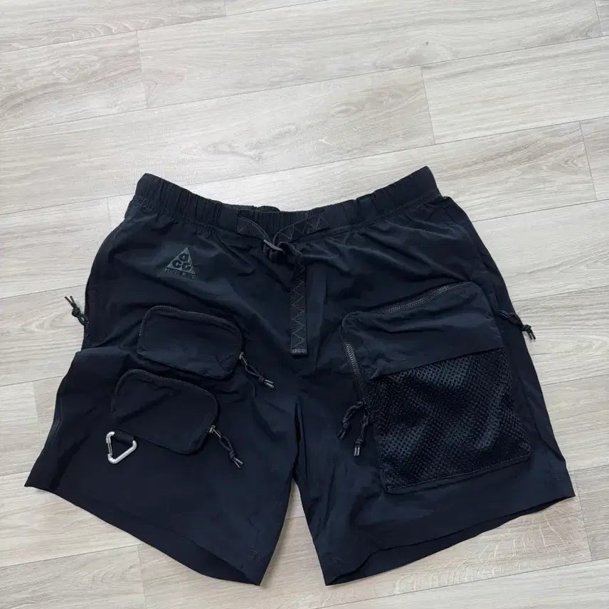 [BUNJANG] Nike ACG Cargo Shorts Black Dark Beetroot (Asia M) / 나이키 ACG 카고 쇼츠 블랙 다크 비트룻 - 아시아 (M)