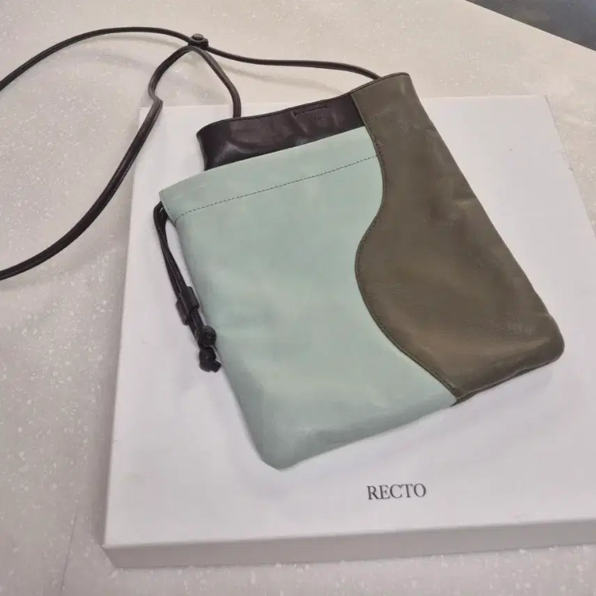 [BUNJANG] RECTO Color Block Curved String Bag / RECTO 렉토 컬러 블럭 커브드 스트링백
