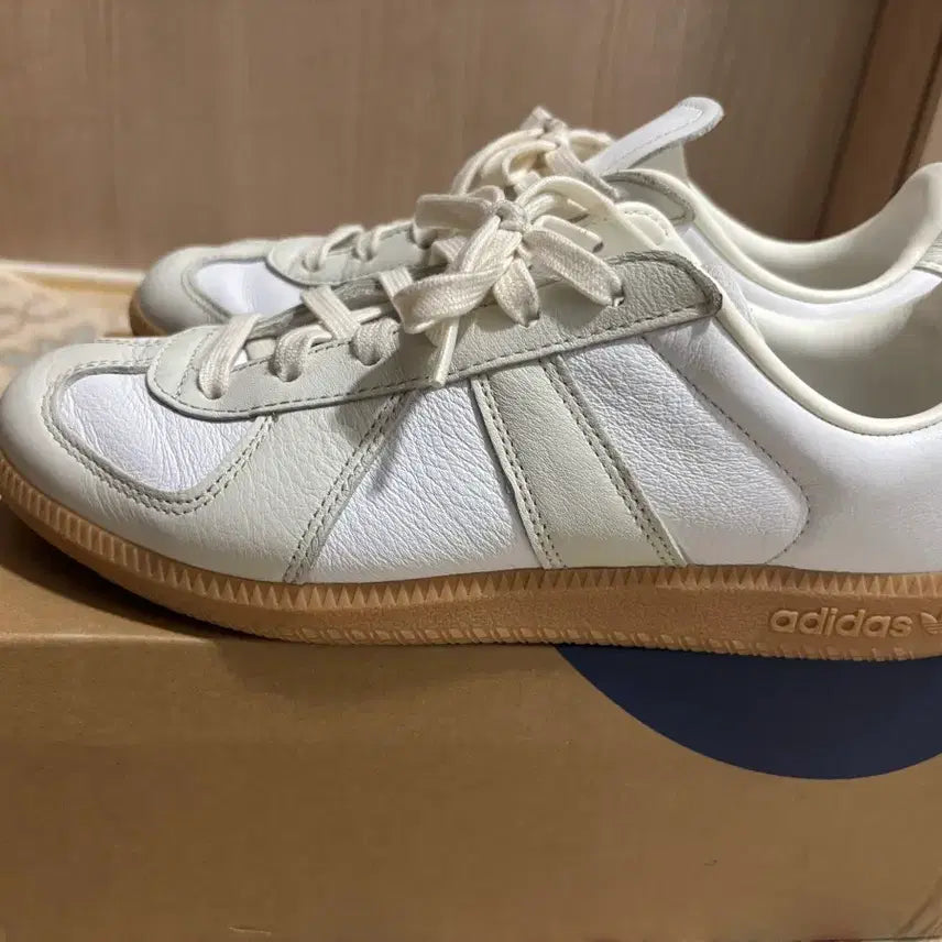 [BUNJANG] Adidas Ami Sneakers White/Grey (255) / 아디다스 아미 255 화이트그레이