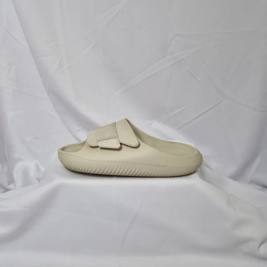 [BUNJANG] Crocs Mellow Luxe Recovery Slide Sandals / 빈티지하서 m4w6 230 크록스 멜로우 럭스 리커버리 슬라이드 샌들 슬리퍼