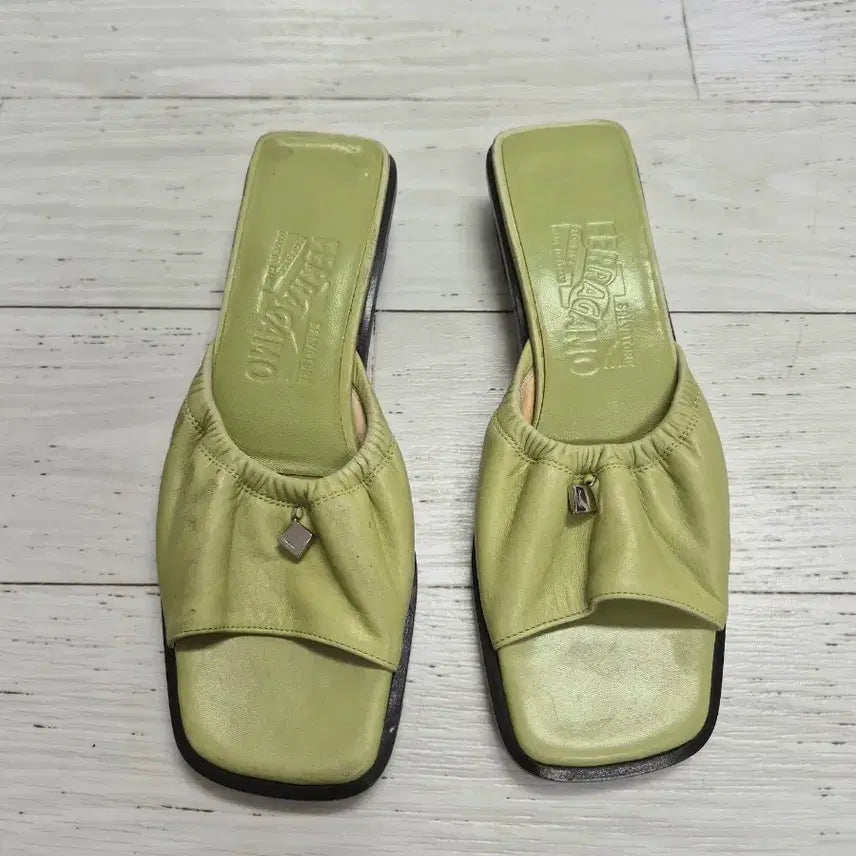[BUNJANG] Salvatore Ferragamo Lambskin Leather Slingback Sandals Lime / (정품)페라가모 샌들230//미사용