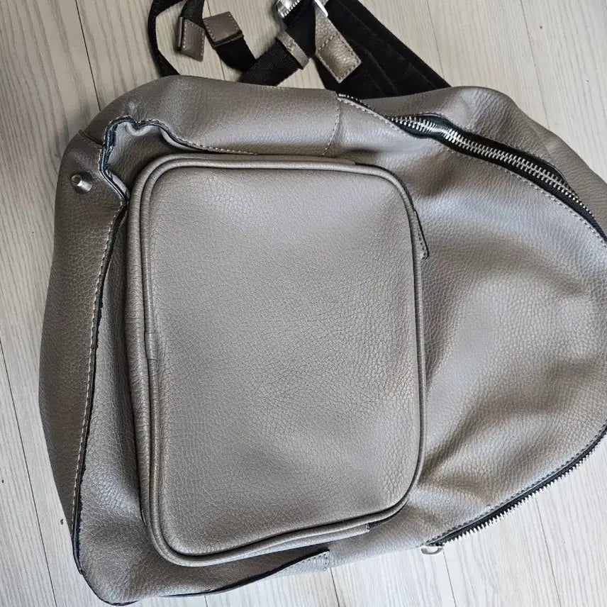 [BUNJANG] Zara Leather Carry-On Backpack / 자라가죽 캐리어백팩