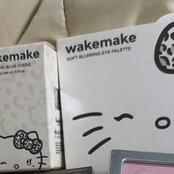 [BUNJANG] WakeMake x Gally Kitty Edition Shaking Blur Cheek (2 items) & Eye Palette (1 item) Bundle Set / 3개 일괄) 웨이크메이크 갸루키티 에디션 일괄판매
