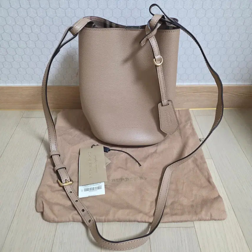 [BUNJANG] Burberry Authentic Haymarket Bucket Bag / 버버리 정품 헤이마켓 버킷백