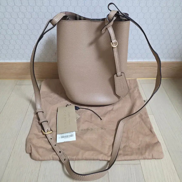 [BUNJANG] Burberry Authentic Haymarket Bucket Bag / 버버리 정품 헤이마켓 버킷백