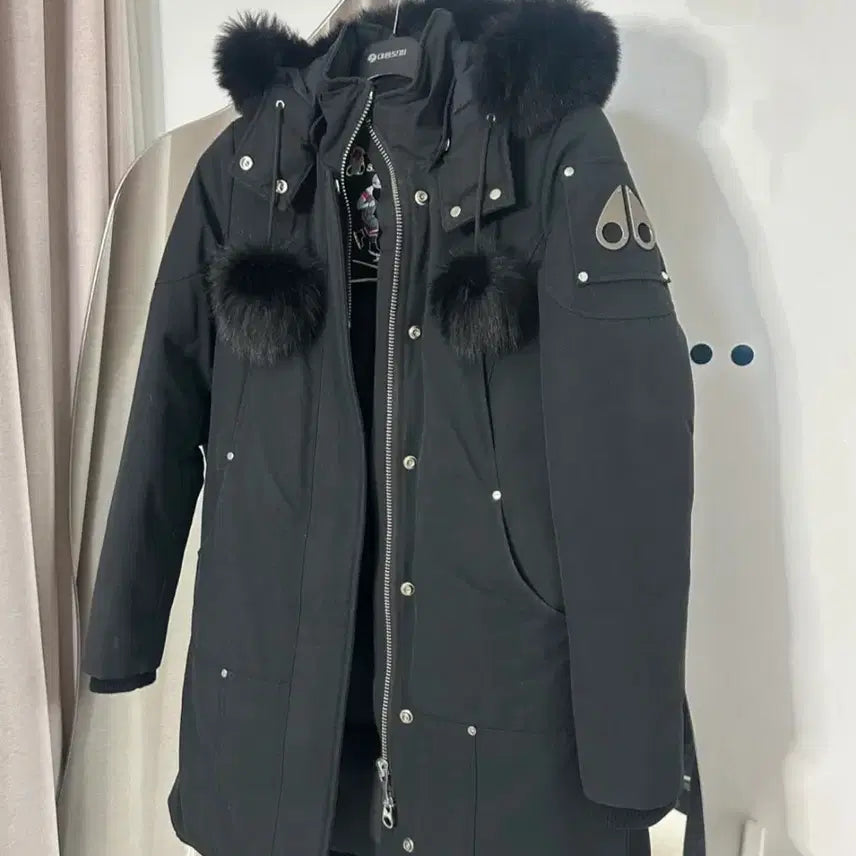 [BUNJANG] Mooch Nuckels Black Fur Long Padding (Genuine, Includes Hanger and Spare Buttons) / 무스너클 블랙 퍼 롱 패딩(정품, 옷걸이, 여분 단추 다 있음)
