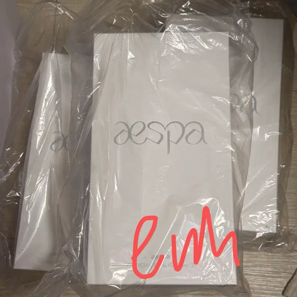 [BUNJANG] Aespa Lightstick Ver. 2 Sealed / 미개봉 에스파 응원봉 양도 aespa lightstick