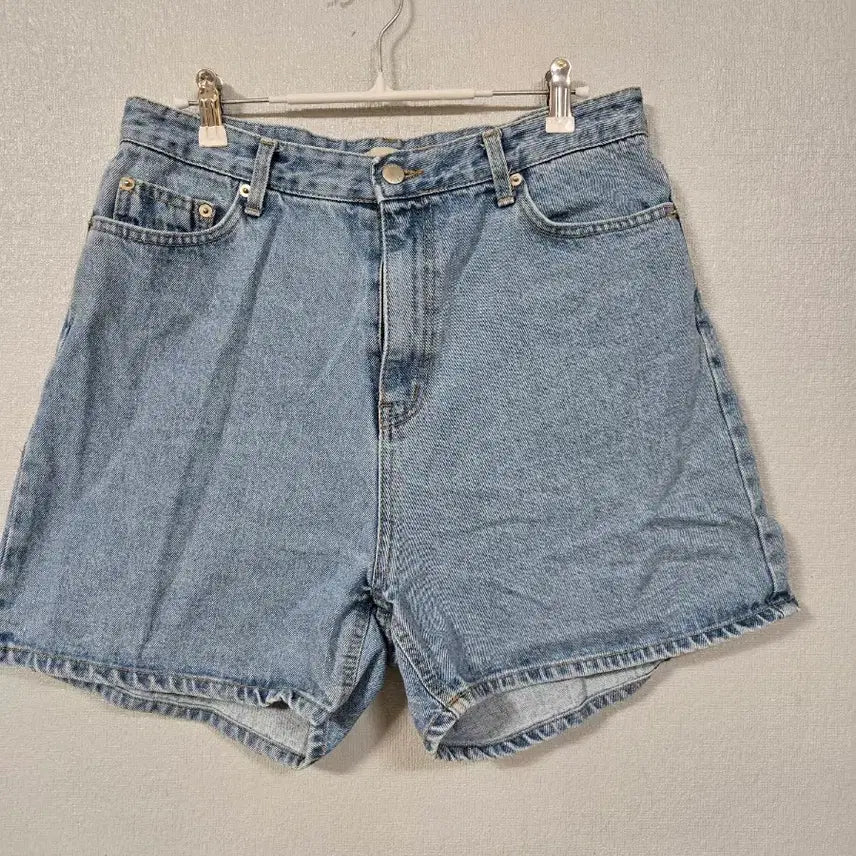 [BUNJANG] High-Waist Light Wash Denim Shorts - L / VERY 하이웨스트 청반바지 L