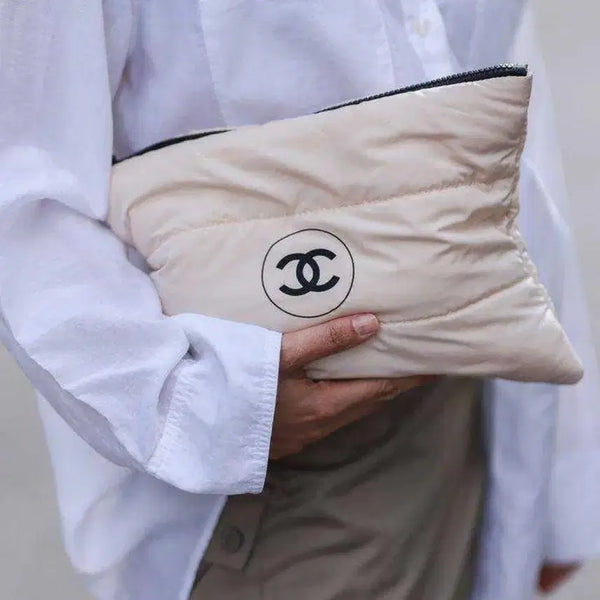 [BUNJANG] Chanel Beauty Padded Pouch Ivory / 샤넬뷰티 기프트 패딩파우치 아이보리