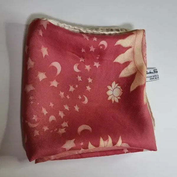 [BUNJANG] Salvatore Ferragamo Silk Sun & Moon Pattern Scarf / 페라가모 스카프 썬앤문 패턴 (거의새거