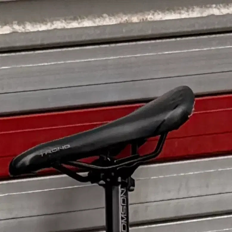 [BUNJANG] Thompson Saddle Set - Uncut, Minor Scratches / 탐슨 안장셋 급처합니다 ㅠ