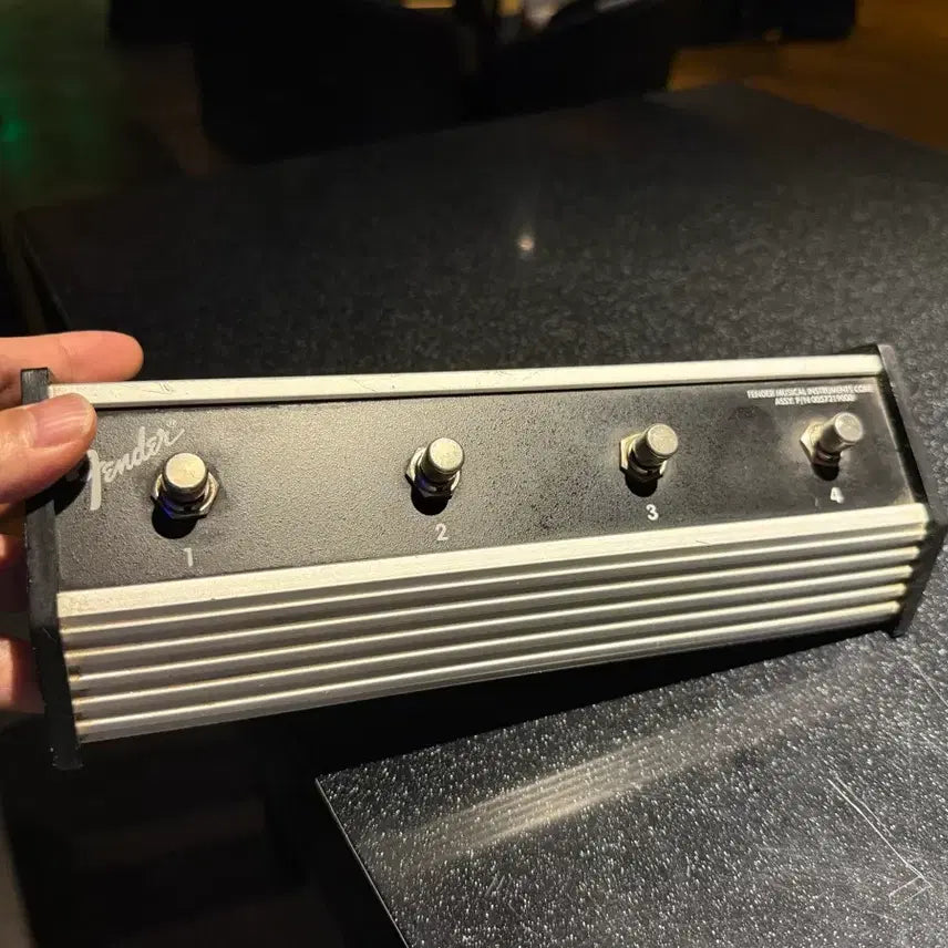 [BUNJANG] Fender 4-Button Footswitch for Cyber Series Amps / 펜더 앰프 4버튼 풋스위치 Fender Cyber Twin 5 Pin Footswitch P/N
