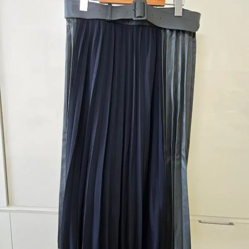 [BUNJANG] Pleated Leather Combination Midi Skirt Navy/Black / 플리츠 가죽 콤비 스커트 네이비/블랙