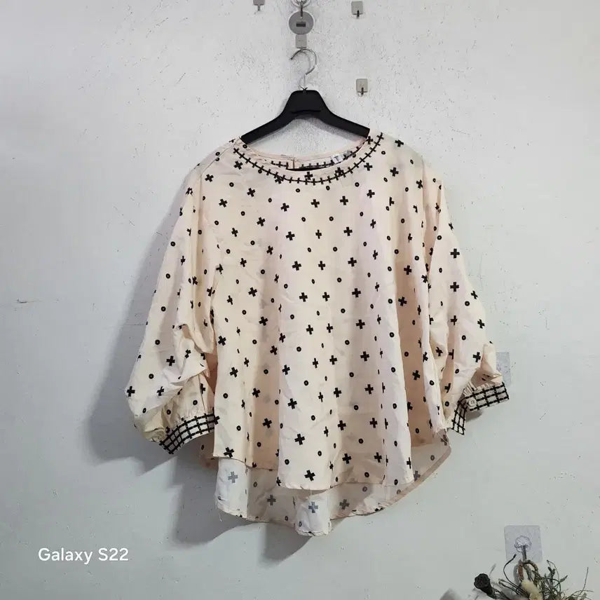 [BUNJANG] Cross Pattern Blouse / 크로스 패턴 블라우스
