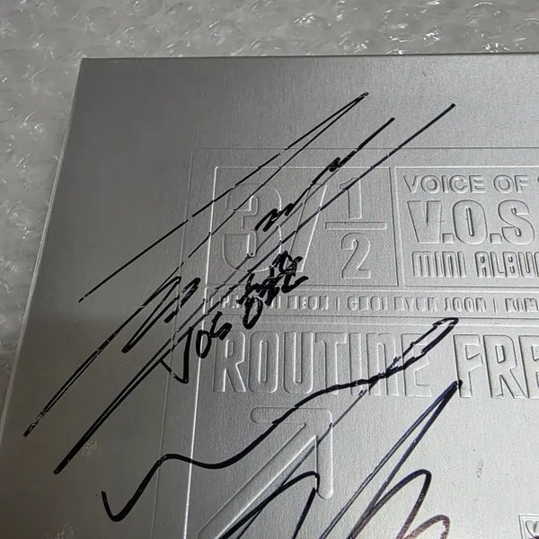 [BUNJANG] V.O.S Routine Free Signed Album / V.O.S Routine Free  싸인반