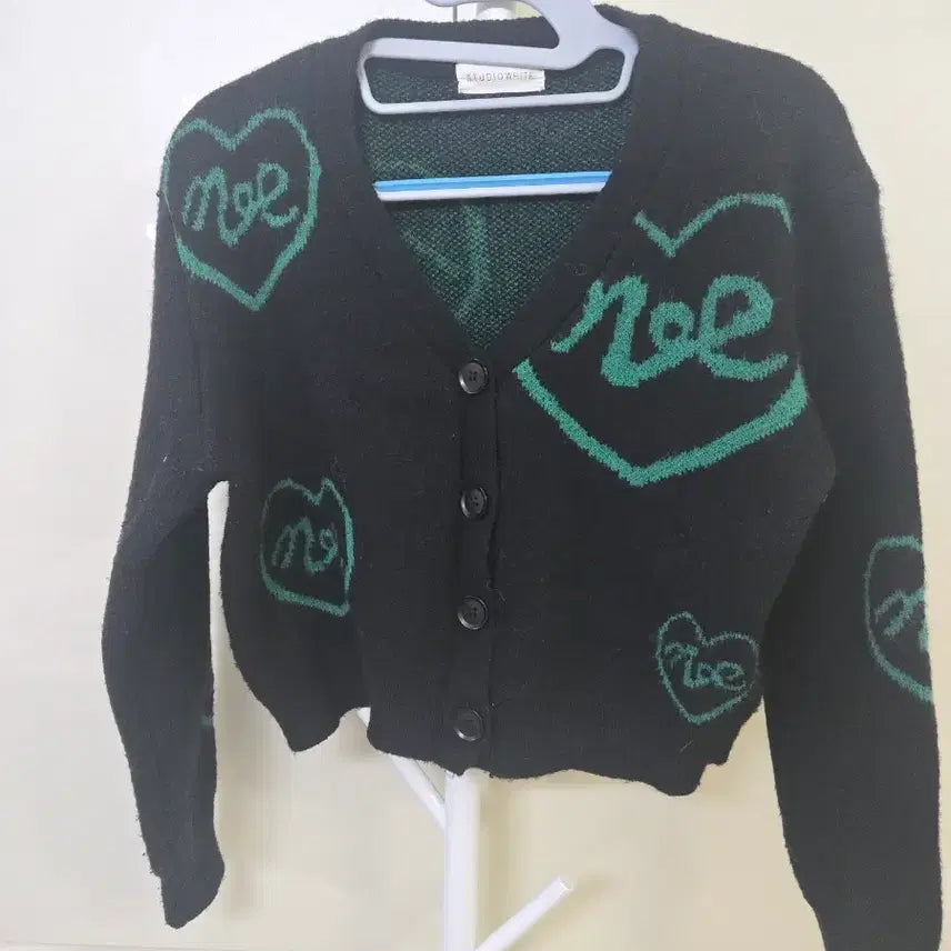 [BUNJANG] Studio Wants Heart Logo Cardigan Black / 스튜디오원트 하트 로고 가디건 블랙