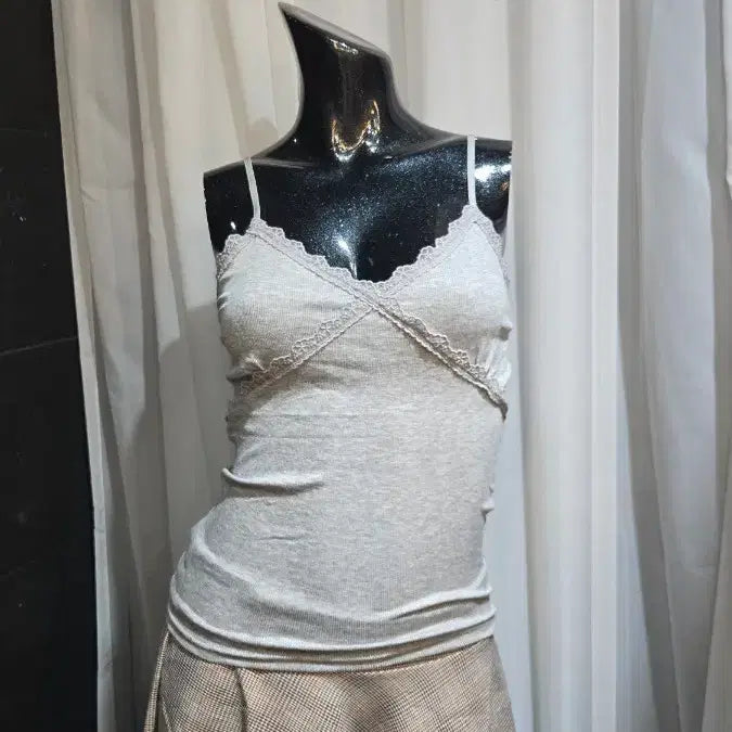 [BUNJANG] Adjustable Strap V-Neck Lace Ribbed Tank Top - Grey / 어깨끈조절 브이넥 레이스 골지 그레이 나시