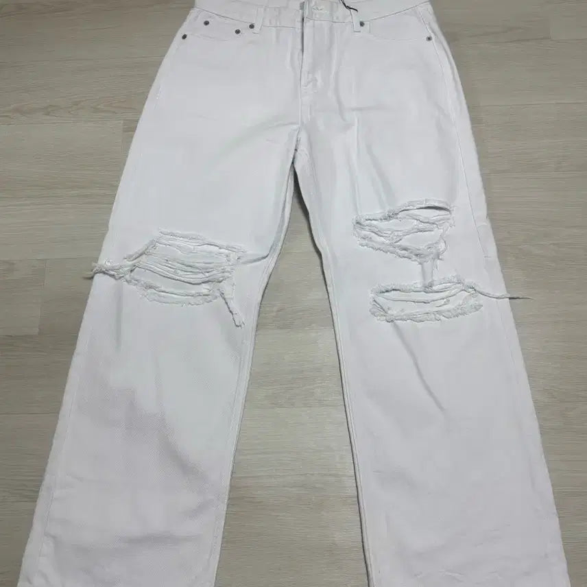 [BUNJANG] LILX Wavy Distressed Pants White / 화이트 디스트로이드 팬츠