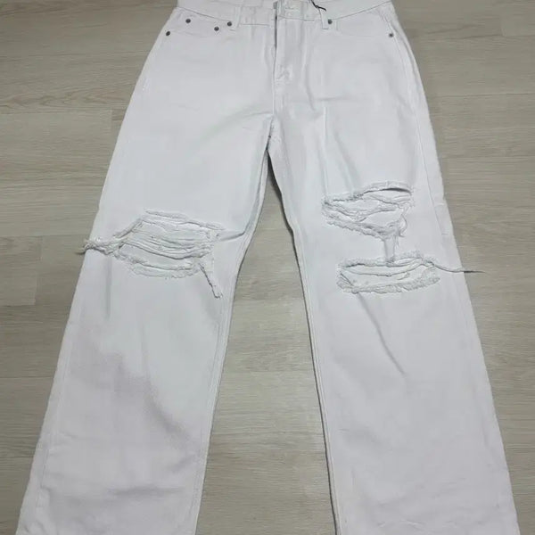 [BUNJANG] LILX Wavy Distressed Pants White / 화이트 디스트로이드 팬츠