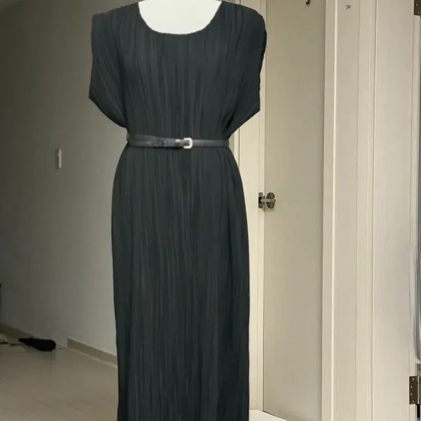 [BUNJANG] Black Pleated One-Piece Dress / 블랙 플리츠 원피스