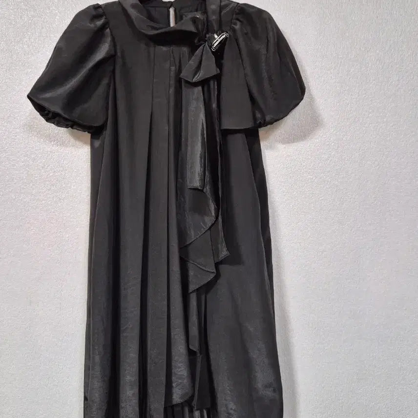 [BUNJANG] Ozseeken Ribbon Pleats Mini Dress / 오즈세컨 리본장식 플리츠원피스 44