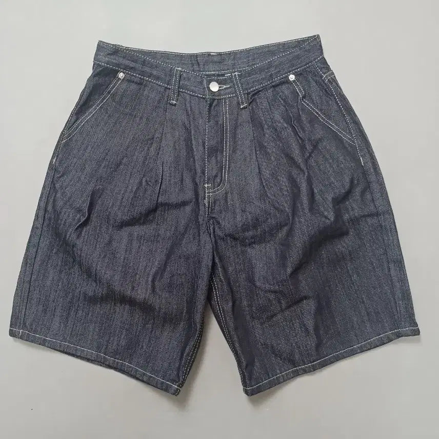 [BUNJANG] Trillion Two-Tuck Bermuda Denim Shorts / [L] 트릴리온 흑청 투턱 버뮤다 데님 쇼츠 반바지