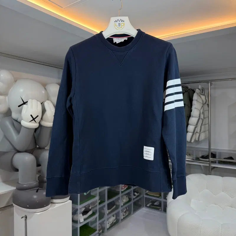 [BUNJANG] Thom Browne Diagonal Armband Embroidered Sweatshirt / [리오브] 톰브라운 사선 완장 자수 맨투맨