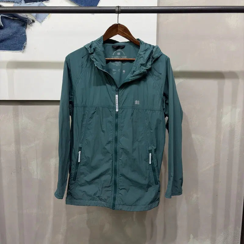 [BUNJANG] Kolon Sport Hooded Windbreaker Jacket (Size 100) / (100) 코오롱스포츠 등산 아웃도어 홑겹 후드 바람막이 자켓