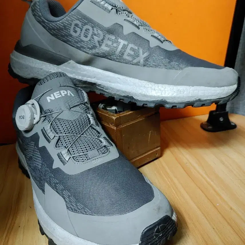 [BUNJANG] Nepa Gore-Tex Boa Trekking Shoes (Labeled 285mm, Recommended 280mm) / 네파 고어텍스 보아 트레킹화(표기285 추천사이즈280)