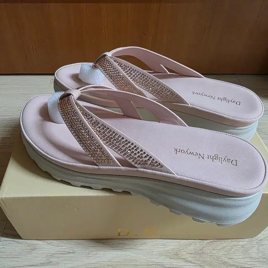 [BUNJANG] Daylight New York Cubic Leather Flip-Flops (245mm) / (새상품)<데이라잇뉴욕>성수동 수제화 소가죽 큐빅 핑크 쪼리(245mm)