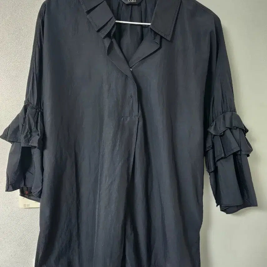 [BUNJANG] TIME Women's Black Oversized Shirt / 타임 여성 셔츠