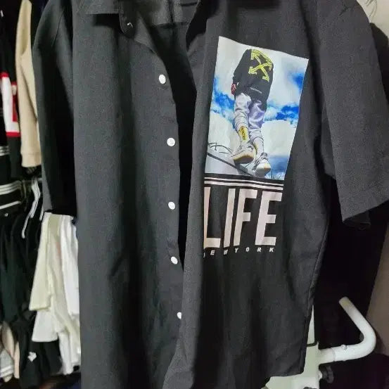 [BUNJANG] LIFE New York Graphic T-Shirt / 블랙 반팔 셔츠 LIFE 뉴욕 프린팅 105