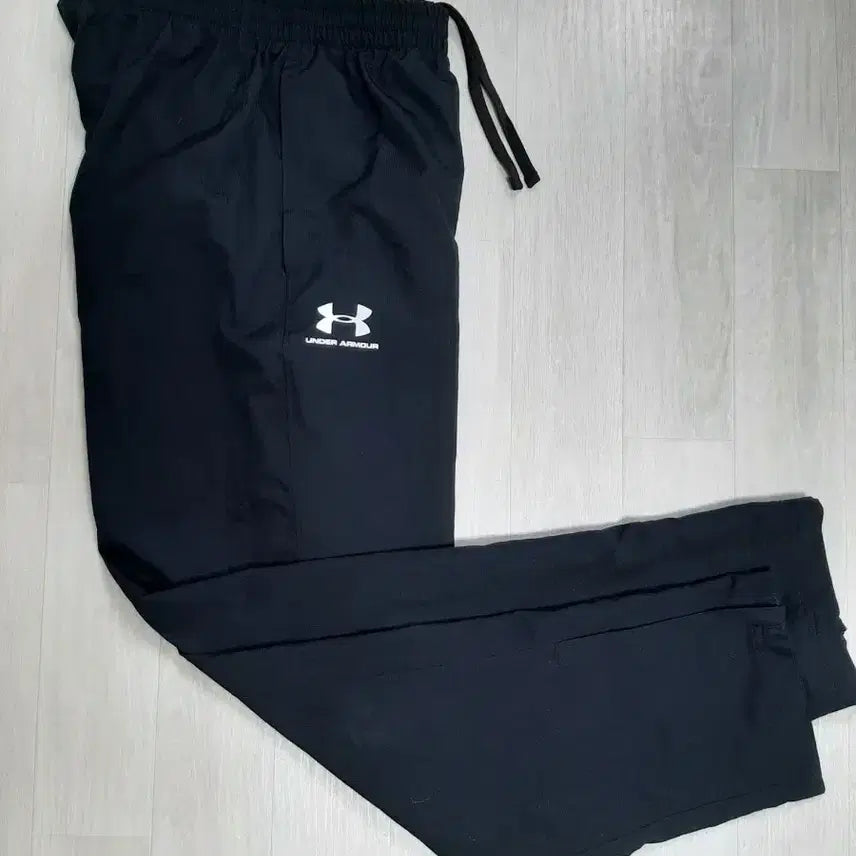 [BUNJANG] Under Armour Men's Woven Training Pants (L) / 2024)언더아머 남성 우븐 트레이닝 바지 (L)