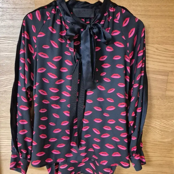 [BUNJANG] Lucky Chouette Lip Pattern Blouse / 럭키슈에뜨 립 패턴 블라우스