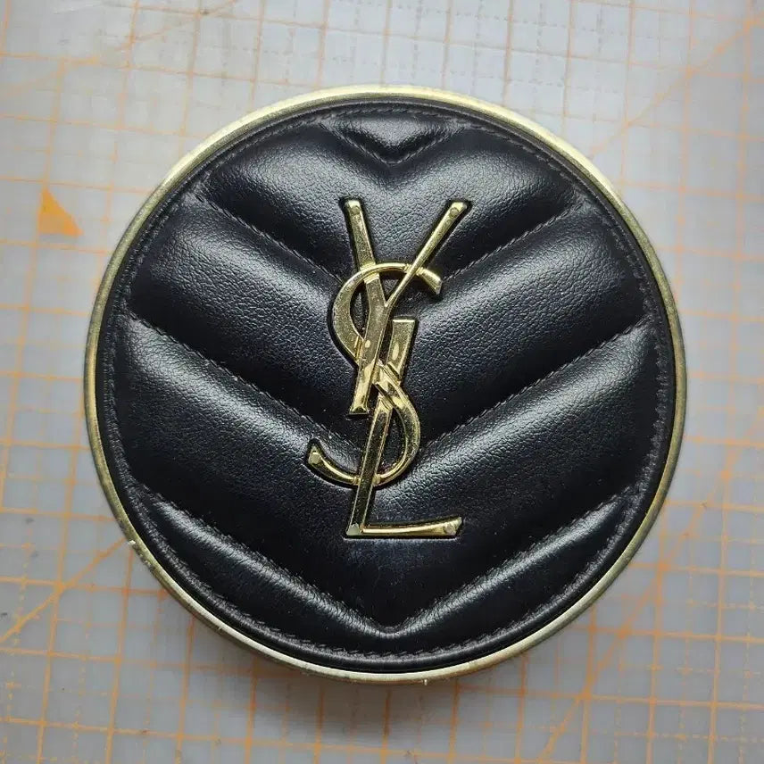 [BUNJANG] Yves Saint Laurent Cushion Foundation / 입생로랑쿠션
