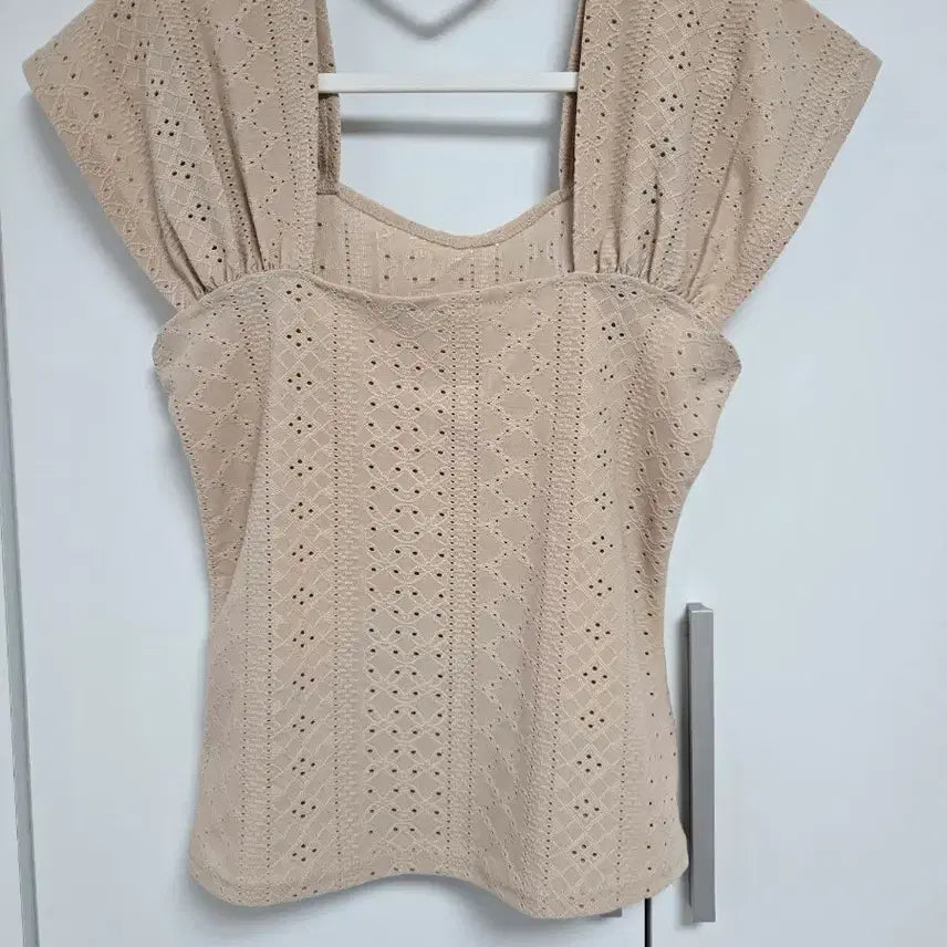 [BUNJANG] Beige Lace Sleeveless Crop Top / 베이지 레이스 나시 크롭탑 새상품