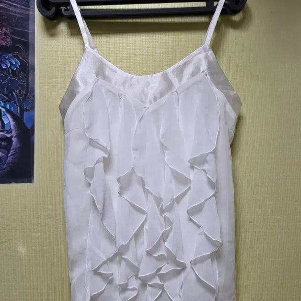 [BUNJANG] White Frill Satin Sleeveless Top / 화이트 프릴 새틴 민소매 나시