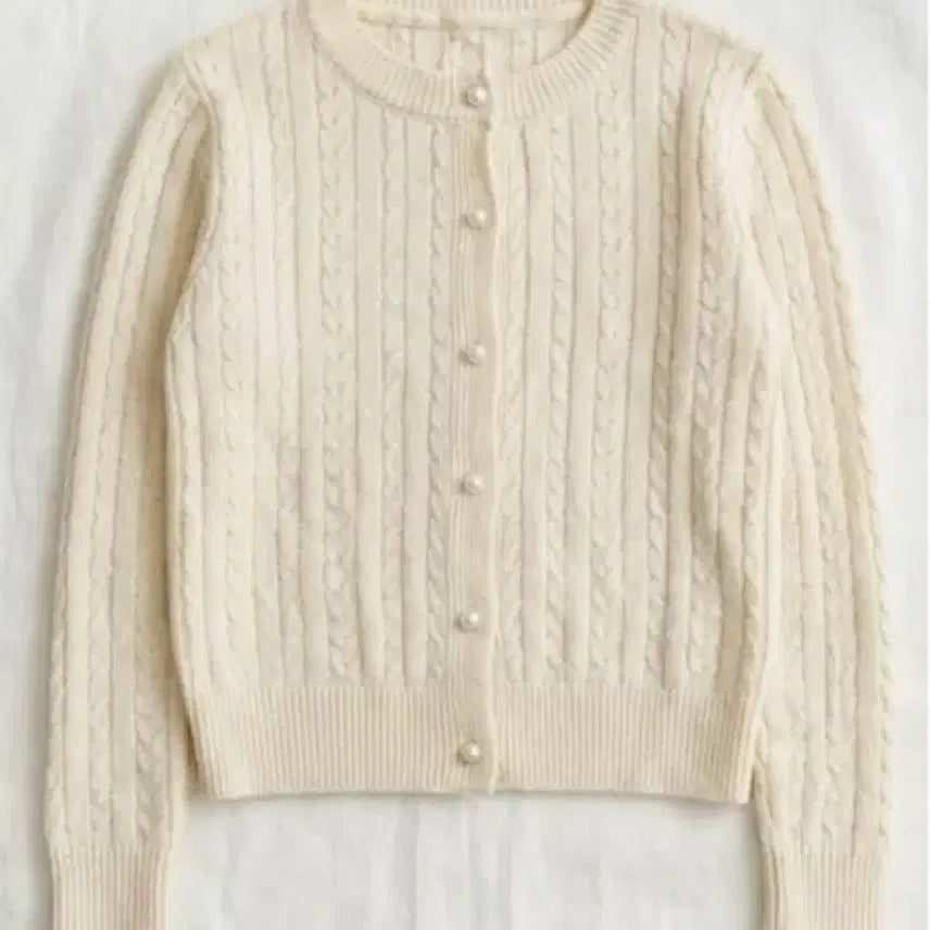 [BUNJANG] Ivory Cable Knit Pearl Button Cardigan / 아이보리 꽈배기 진주 단추 가디건