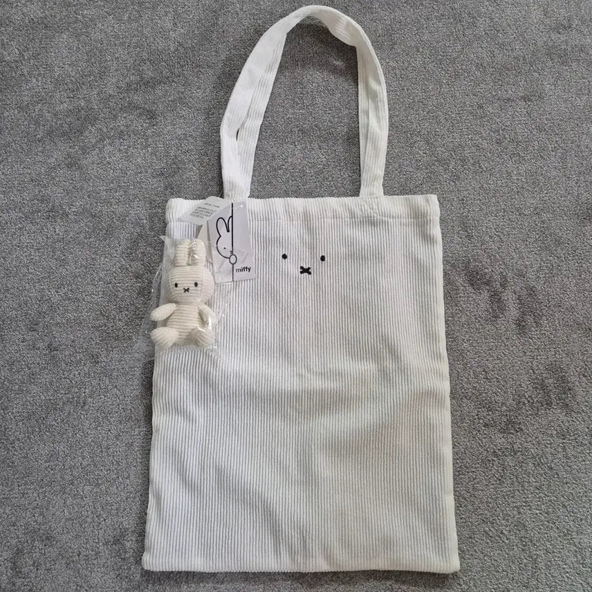 [BUNJANG] Miffy Corduroy Shoulder Bag with Miffy Keychain / [일본정품/새상품] 미피 코듀로이 가방 캔버스백 숄더백 미피 키링