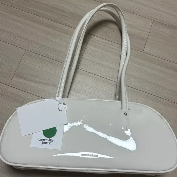 [BUNJANG] Somewhere Better Glossy Baguette Bag - Ivory / 썸웨어버터 글로시 바게트백 아이보리