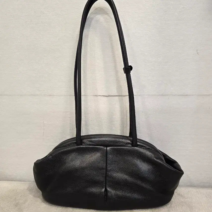 [BUNJANG] YURT "Beoseon Bag" Shoulder Bag Black / 유르트 YURT 버선백 숄더백 블랙