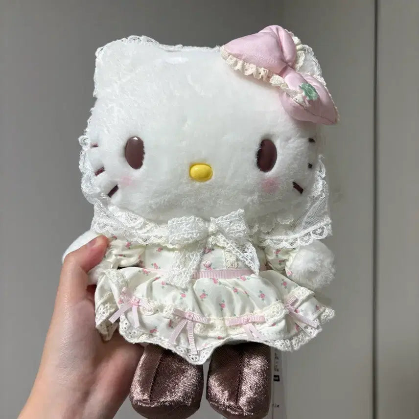 [BUNJANG] Sanrio Forest Hello Kitty Plush Doll / 산리오 포레스트 헬로키티 누이 인형