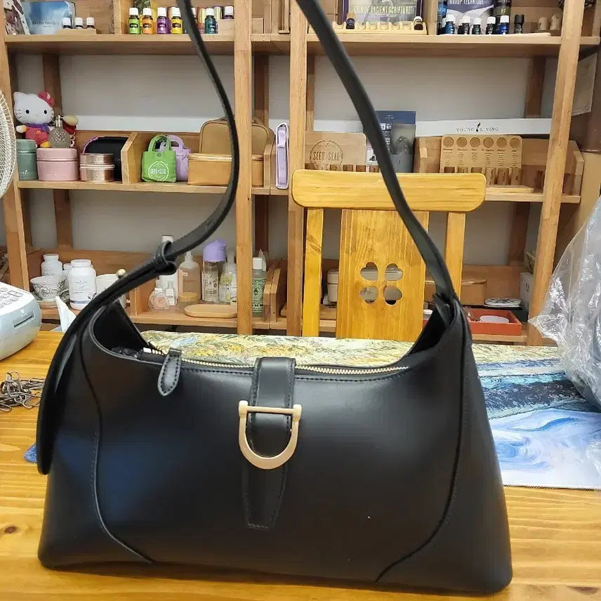 [BUNJANG] Maria Keziah Black Leather Shoulder Bag / 마리아꾸르끼 블랙  가죽 숄더백