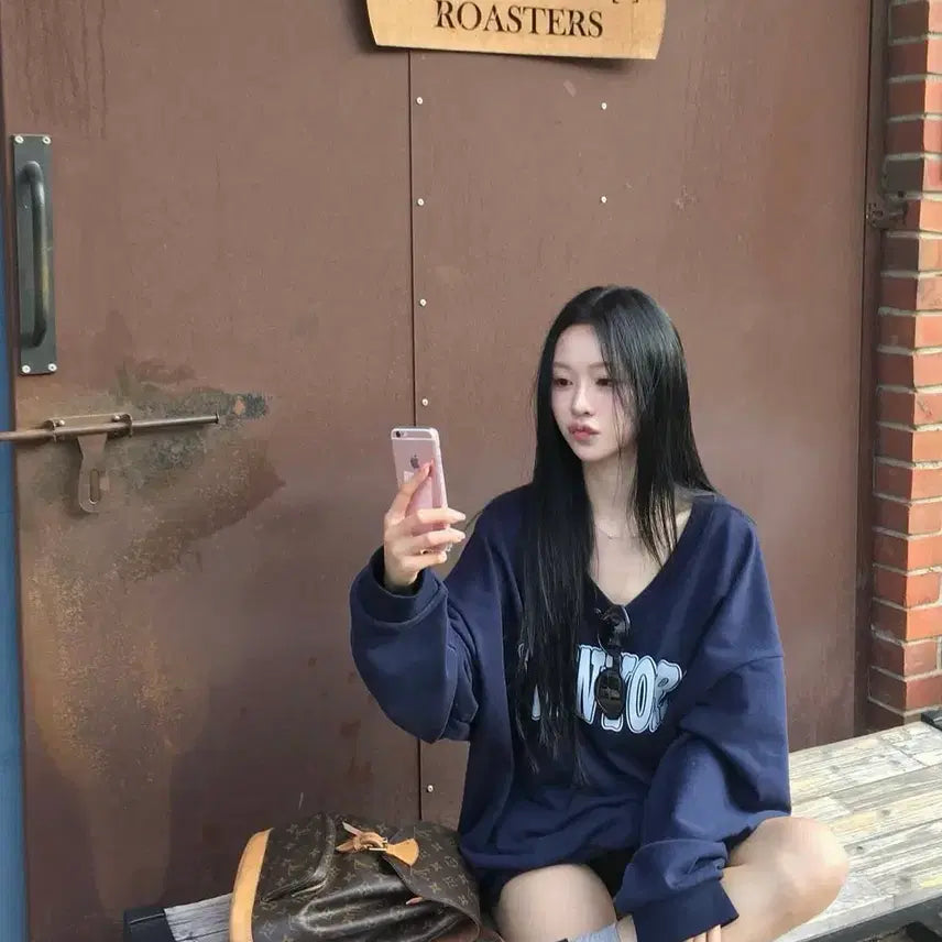 [BUNJANG] Pibivon New York V-Neck Sweatshirt / 피브안 뉴욕 브이넥 맨투맨