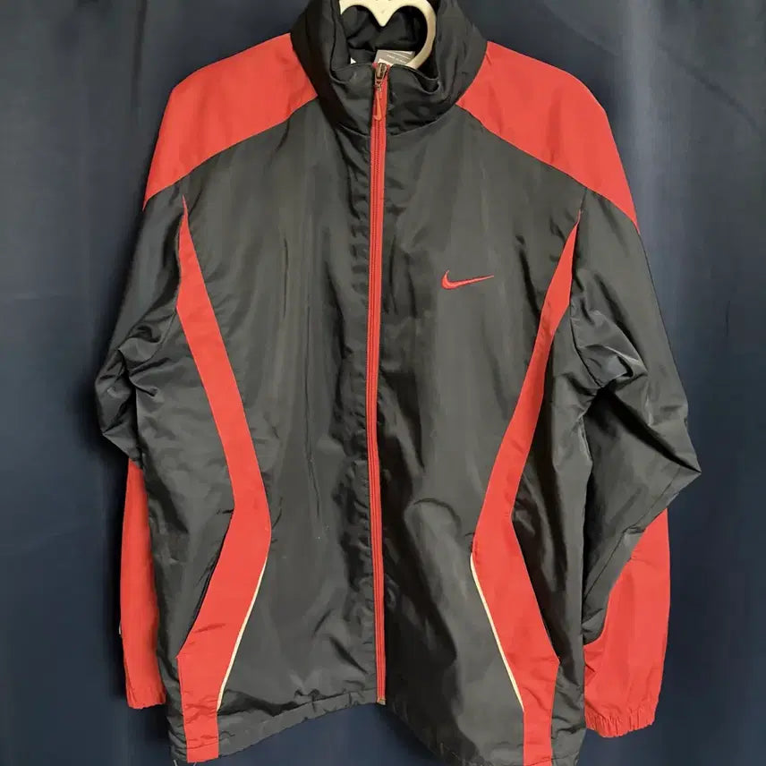 [BUNJANG] Nike Windbreaker Jacket Black Red / 나이키 바람막이 자켓 블랙 레드