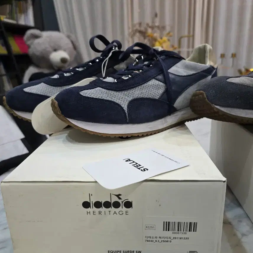 [BUNJANG] Diadora Heritage Sneakers Blue & Red - New Condition / (새상품)디아도라 헤리티지 스니커즈 9.5 사이즈입니다